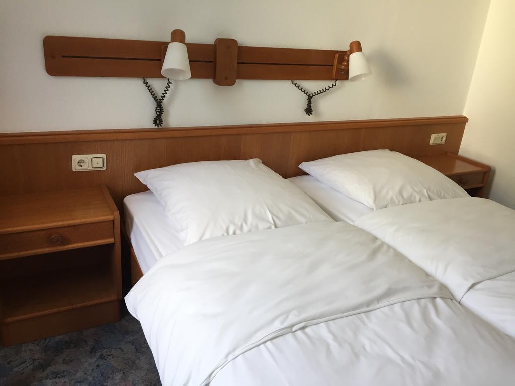 Hotel Stadt Mainz Schwabenheim an der Selz Стая снимка