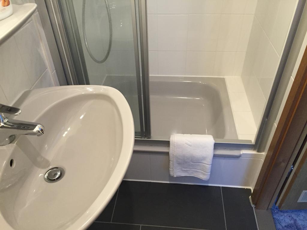 Hotel Stadt Mainz Schwabenheim an der Selz Стая снимка