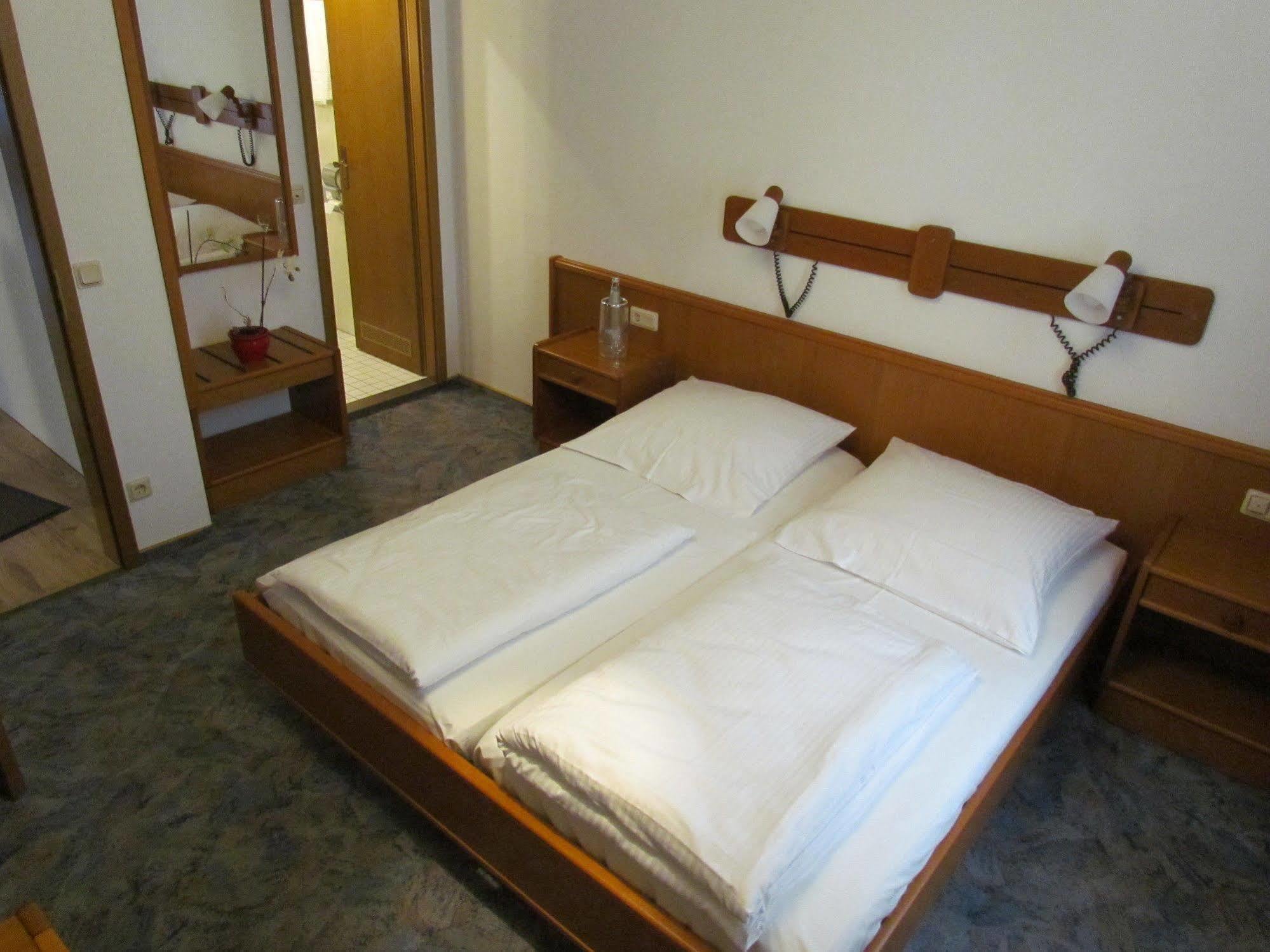 Hotel Stadt Mainz Schwabenheim an der Selz Екстериор снимка